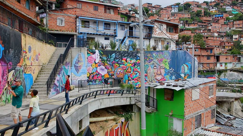Medellin neighborhoods - Comuna Trece