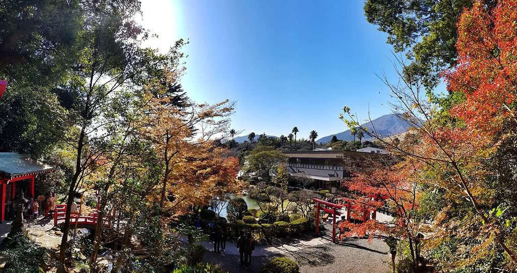 Jigoku Hells Visitor Onsen in Beppu in autumn
