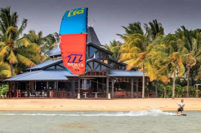 Kite surfing - Kite Globing in Mauritius